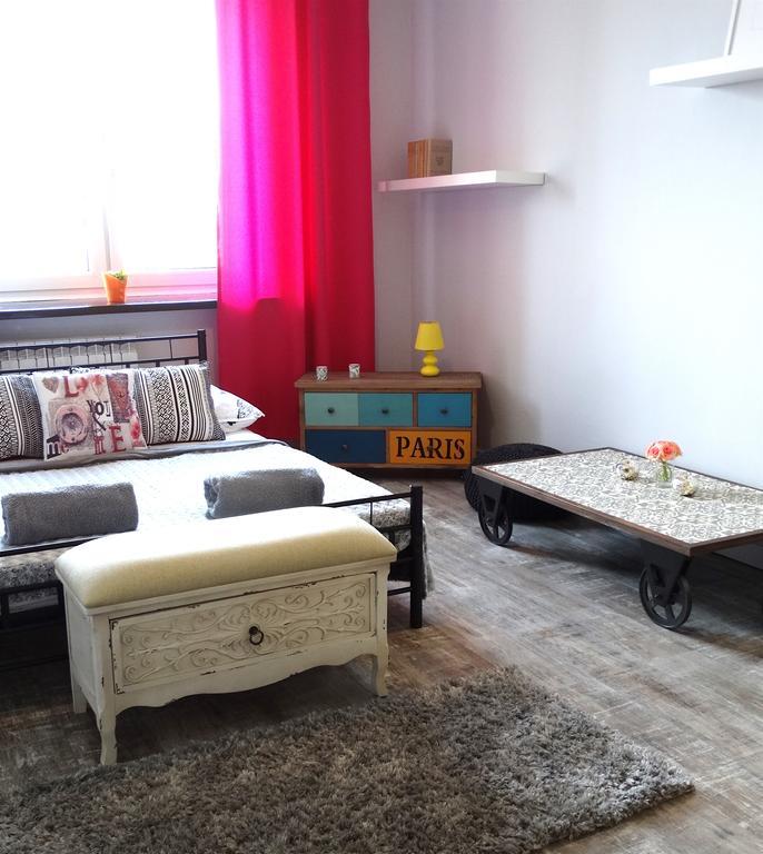 Clicktheflat Savior Square * Warschau